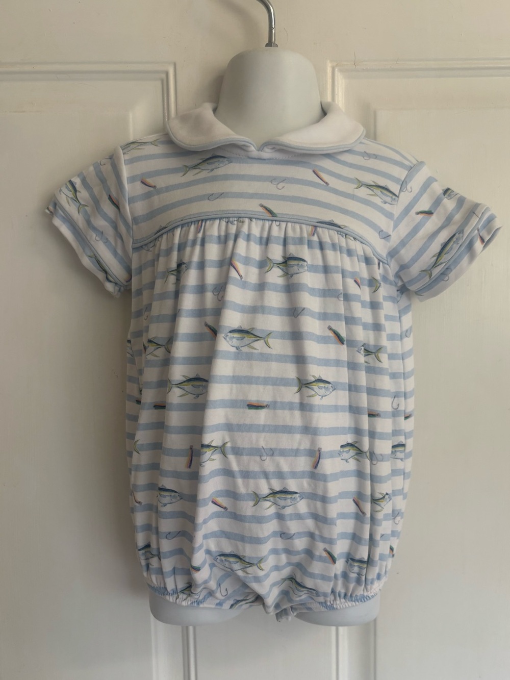 24M Lullaby Set Covington Fish Tales White/Buffton Blue piping bubble. In EUC!